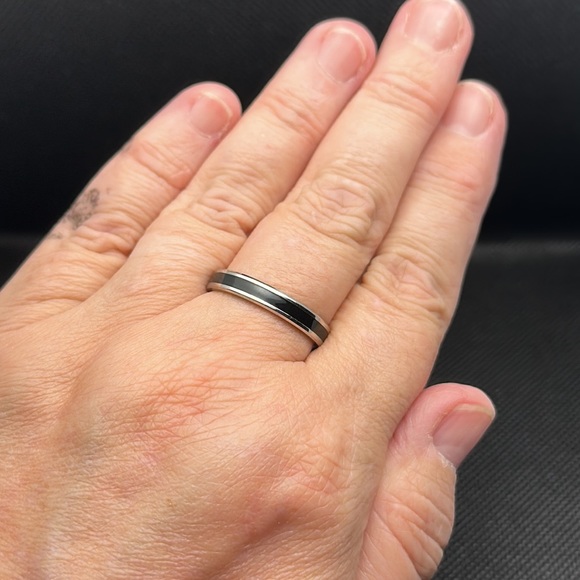 4mm Silver & Black Striped Ring - Picture 3 of 3